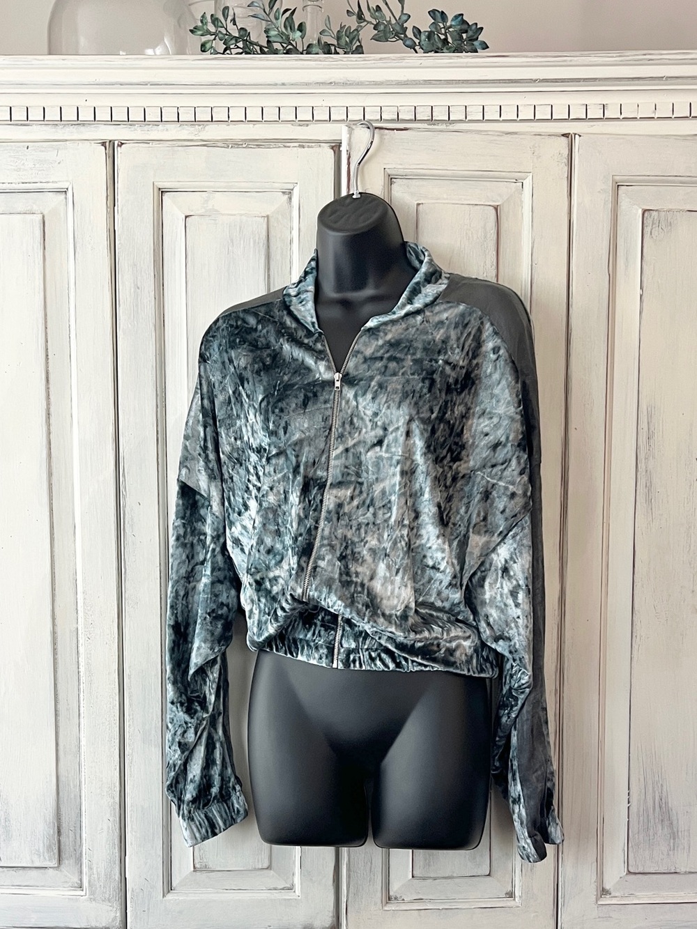 🟠NWT MILLIBON USA Crushed Velvet Zip-Up Bomber Jacket-Charcoal/Slate Blue SMALL